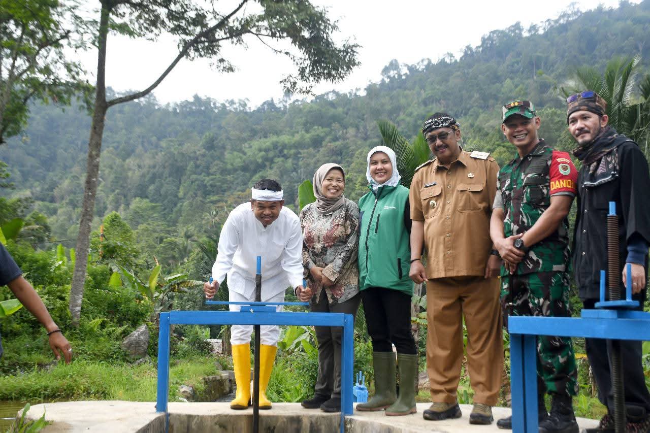 Gubernur Jabar Resmikan Renovasi PLTMH, Ajak Masyarakat Manfaakan Listrik untuk Hal Produktif